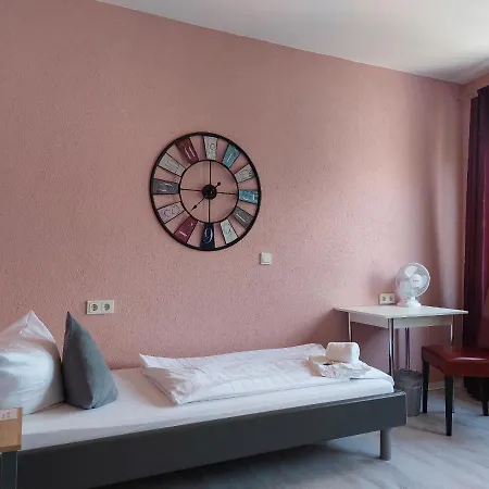 Ricks Hotel 2*